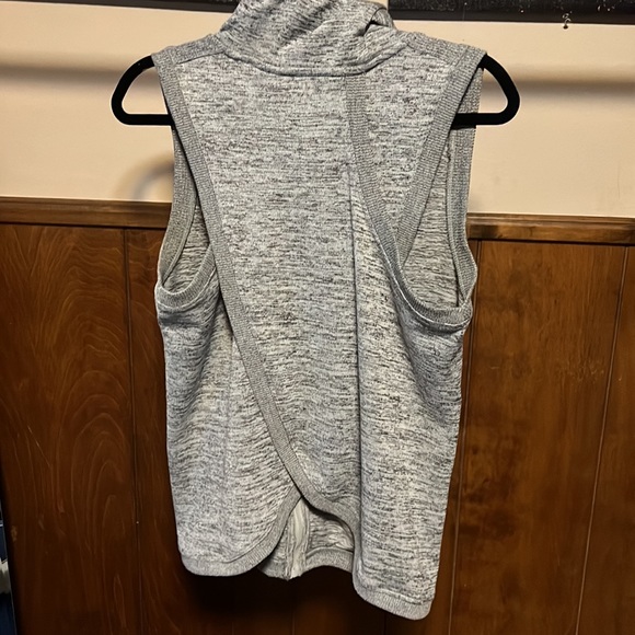 90 degrees sleeveless hooded zip up - Picture 6 of 7